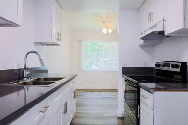 Main picture of 2709 S Baker St