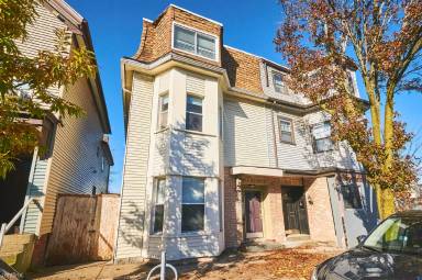 Main picture of 11 Boston St