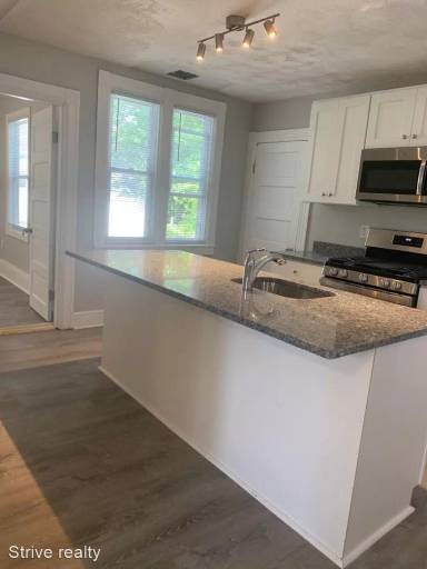 Main picture of 435 Eaton St