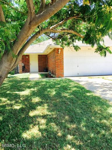 Main picture of 8011 NW 82nd St