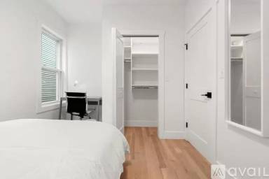 Main picture of 349 W 4th St