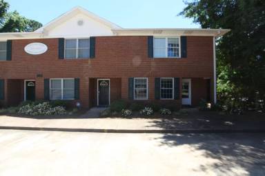 Main picture of 718 N Gay St