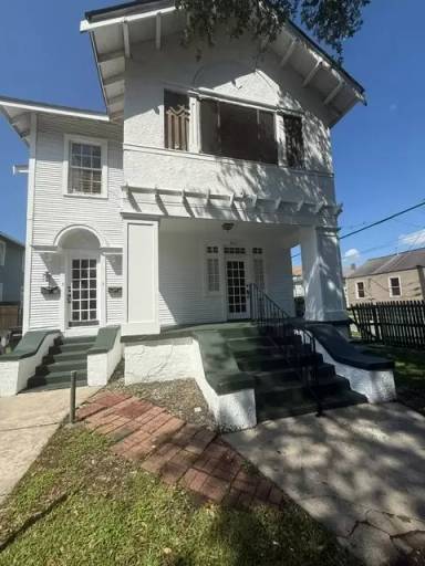 Main picture of 4001 Banks St