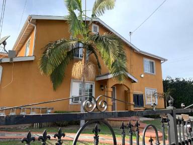 Main picture of 1405 S Tamarind Ave