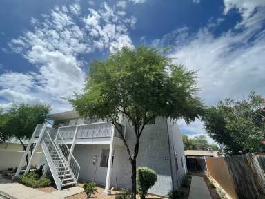 Main picture of 105 E 2nd St
