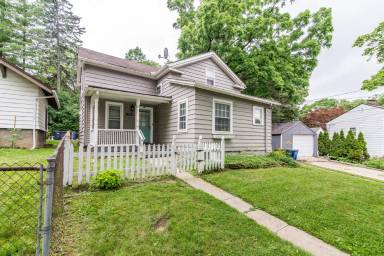 Main picture of 328 Crest Ave