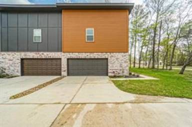 Main picture of 2523 Appian Way