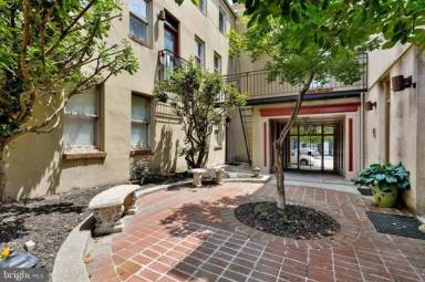 Main picture of 606 N Eutaw St