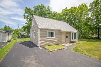 Main picture of 1 Charles Rd
