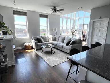 Main picture of 2700 W Belmont Ave