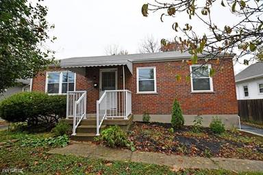Main picture of 1499 Beacon St