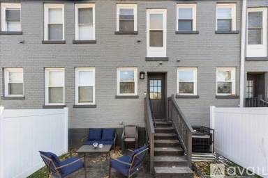 Main picture of 2827 Ashland Ave
