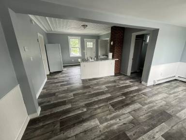Main picture of 80 Elm St