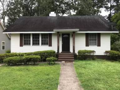 Main picture of 305 Sterrett Ave