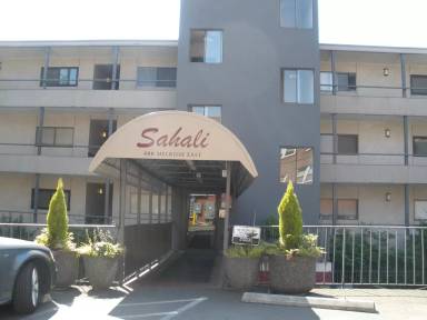 Main picture of 400 Melrose Ave E