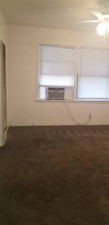 Main picture of 2500 Lake St