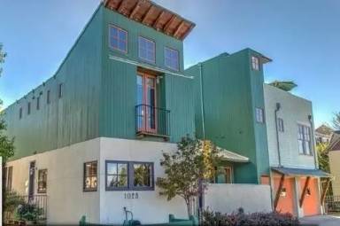 Main picture of 1028 Katy Ln