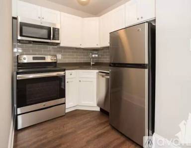 Main picture of 817 W Lakeside Pl