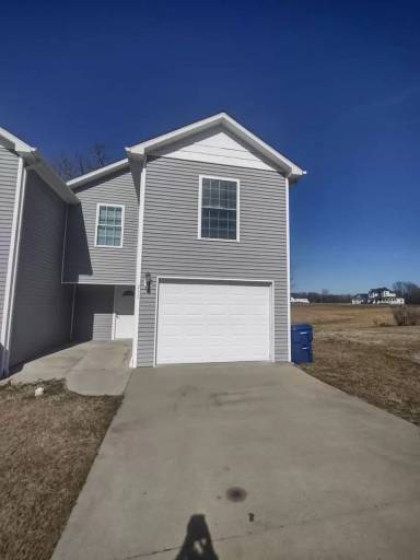 Main picture of 295 Tara Ct