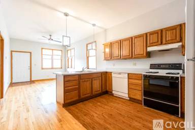 Main picture of 1221 W Melrose St