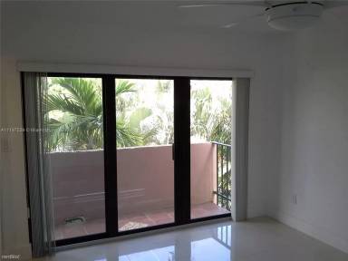 Main picture of 525 Coral Way