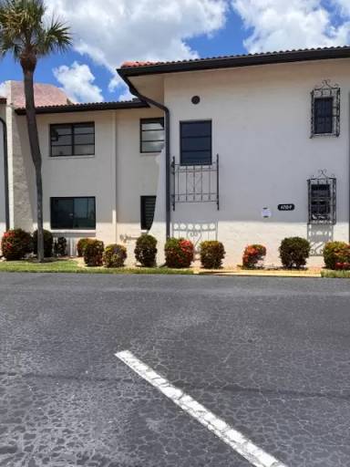 Main picture of 4715 Santa Barbara Blvd