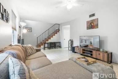 Main picture of 3 Laredo Pl