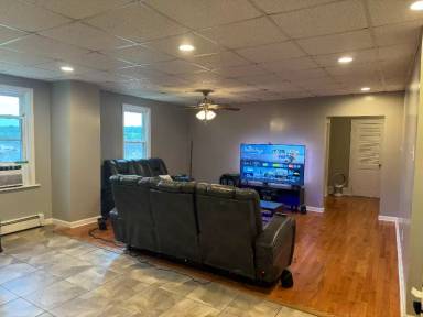 Main picture of 100 Nesbitt St