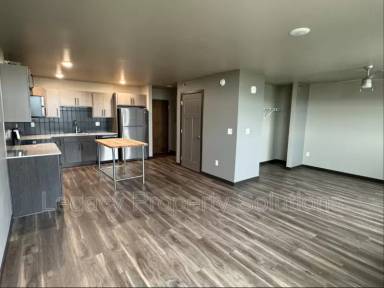Main picture of 220 E Greenfield Ln