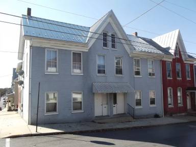 Main picture of 40 S Penn St