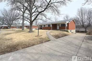 Main picture of 5621 N Strathbury Ave