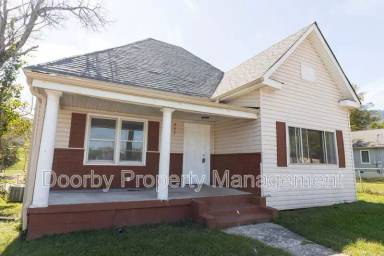 Main picture of 902 W 38th St