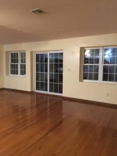 Main picture of 1014 E 82nd St