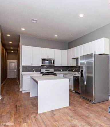 Main picture of 4710 S King Dr