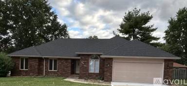 Main picture of 704 W Briarwood Ln