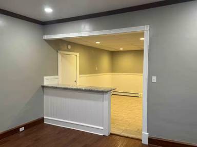 Main picture of 100 Nesbitt St