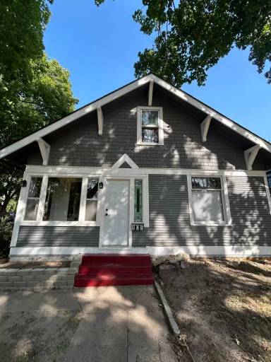 Main picture of 805 1st Ave E