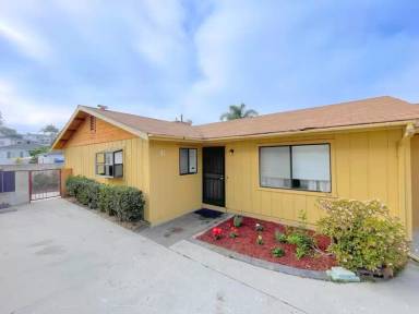 Main picture of 2418 Clark Ln