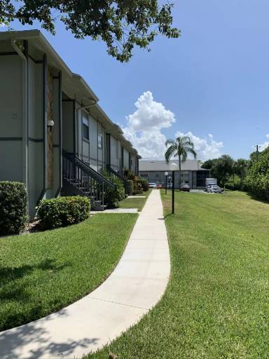 Main picture of 58-8163 SE Croft Cir UC5 HOB