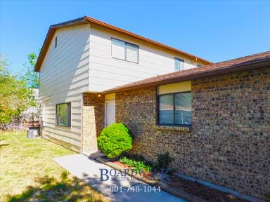 Main picture of 8261 S Ivy Dr