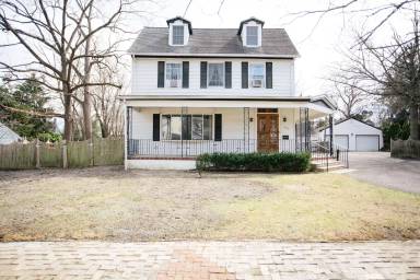 Main picture of 264 W 2nd St