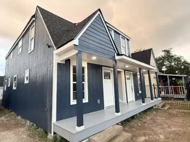 Main picture of 5238 Pease St