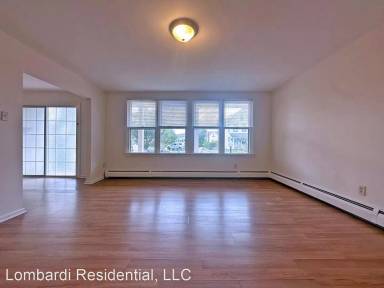 Main picture of 923 Washington St