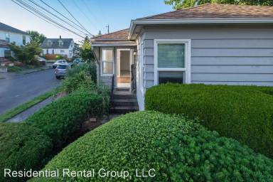 Main picture of 3203 SE Gladstone St