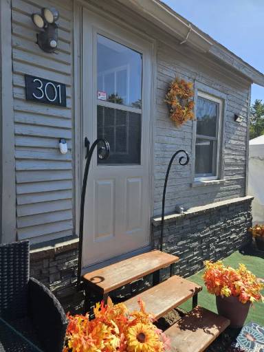 Main picture of 301 Oakwood St