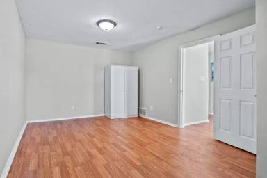 Main picture of 6121 Whitman Ave