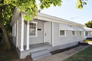 Main picture of 1412 Greenbrier Dr