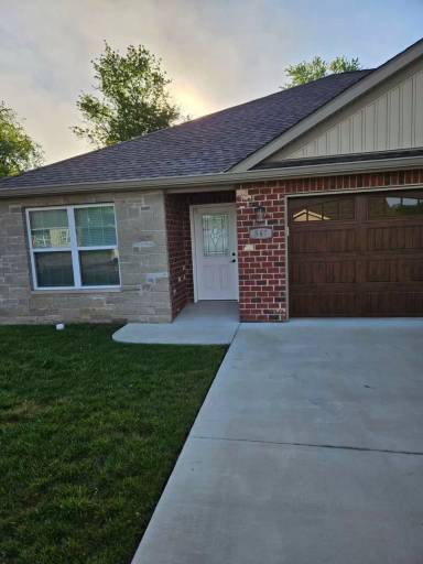 Main picture of 547 Windsor Ln
