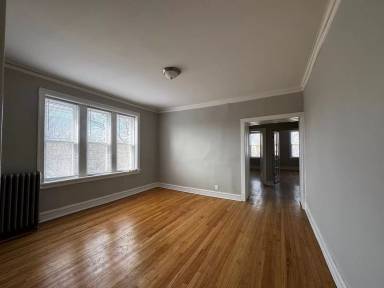 Main picture of 6422 N Greenview Ave