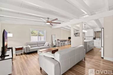 Main picture of 5833 N 10th St